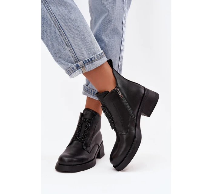 Kožené dámské kotníkové boty na klínu s ozdobou D a model 21718420 Černé - D&A