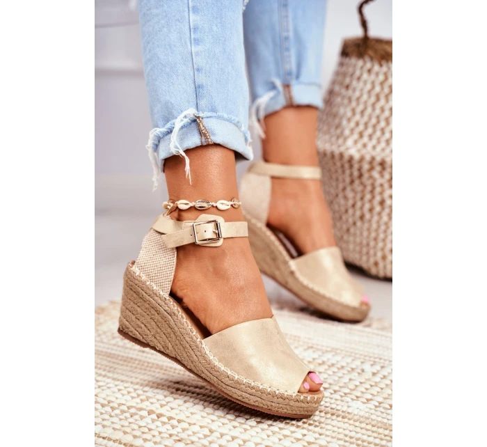 Sandály Na Klínu Zlaté model 21530520 - EVENTO Sandály Na Klínu Zlaté model 21530520 - EVENTO