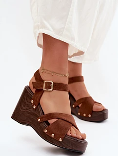 Dámské sandály na platformě se zlatými přezkami Camel model 22122848 - Boto