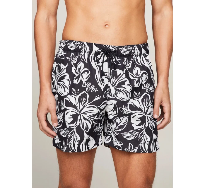 Pánske plavky UM0UM03271 0K8 čierno-biely vzor - Tommy Hilfiger Pánske plavky UM0UM03271 0K8 čierno-biely vzor - Tommy Hilfiger