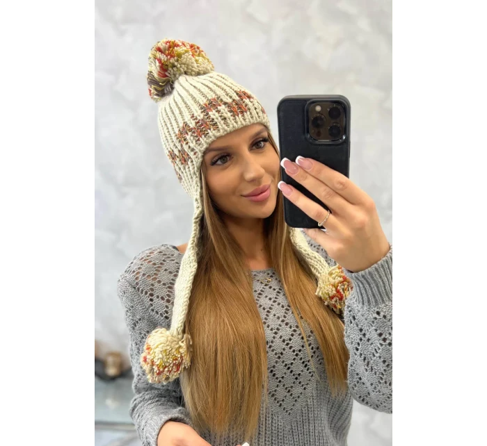 Dámská klapka na uši Nadia model 18751627 béžová - K-Fashion Dámská klapka na uši Nadia model 18751627 béžová - K-Fashion