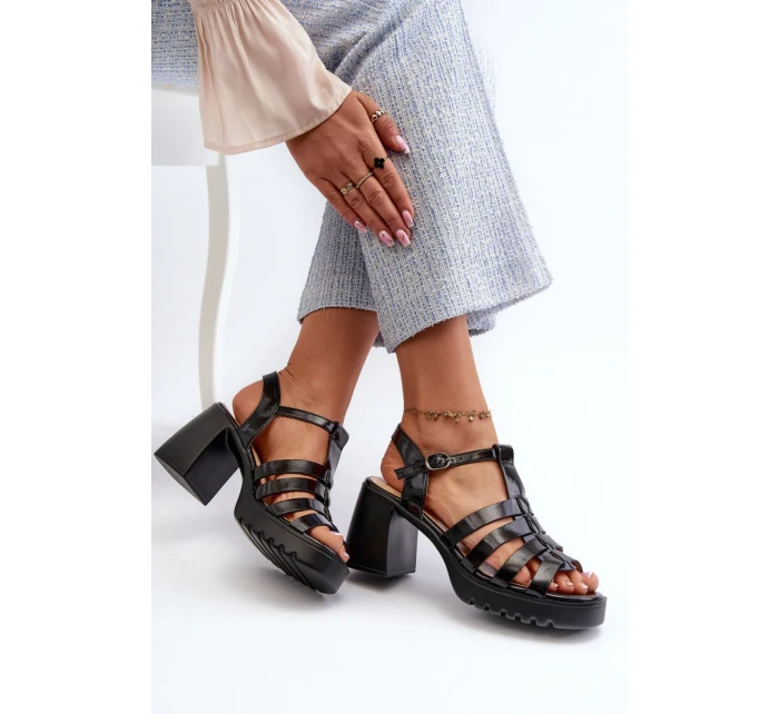 Sandále na podpätku model 211947 Vykročte štýlovo Sandále na podpätku model 211947 Vykročte štýlovo