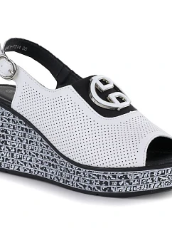 Dámske kožené sandále na platforme biele S.Barski 7014