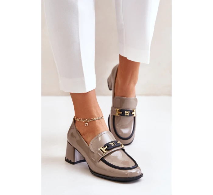 Lakierowane Półbuty Damskie Na Obcasie Z Ozdobą Artiker 55C1054 Beżowe