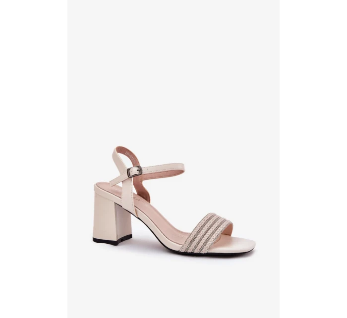 Sandále na podpätku model 213018 Vykročte štýlovo Sandále na podpätku model 213018 Vykročte štýlovo