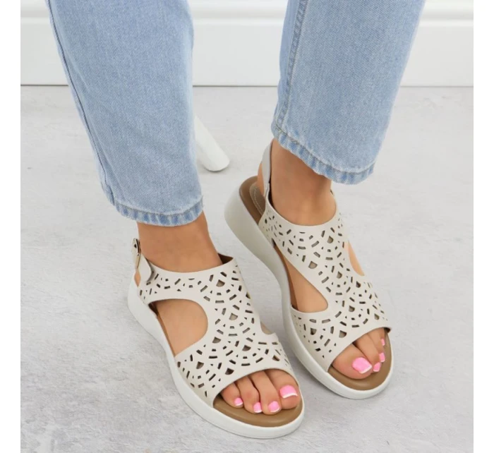 Dámské krémové ažurové sandály Sergio model 21905046 - LEONE