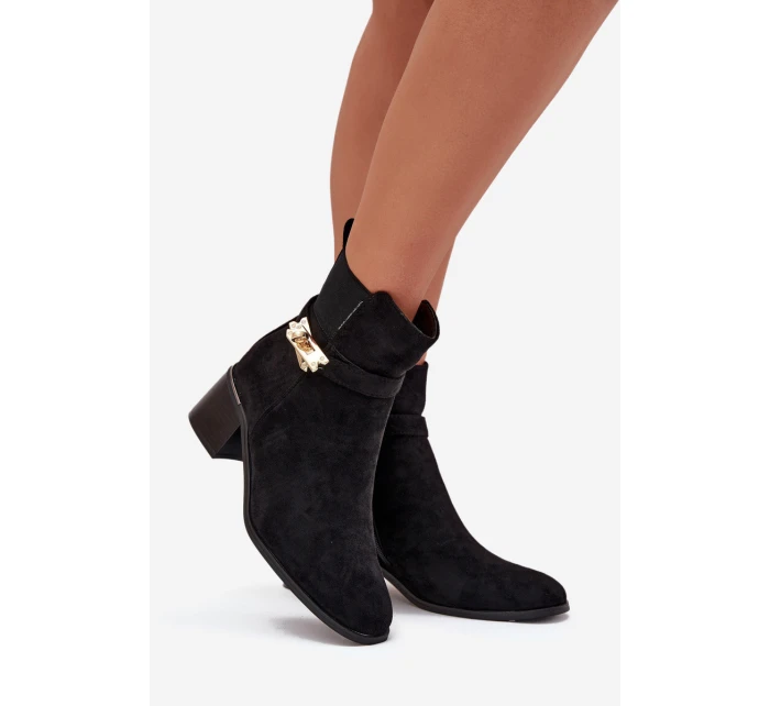 Zateplené dámské boty se zlatou ozdobou na podpatku černé model 21707037 - Boto