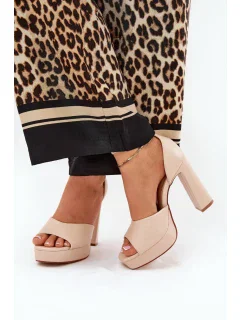 Sandále na podpätku model 209909 Vykročte štýlovo