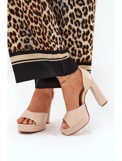 Sandále na podpätku model 209909 Vykročte štýlovo Sandále na podpätku model 209909 Vykročte štýlovo