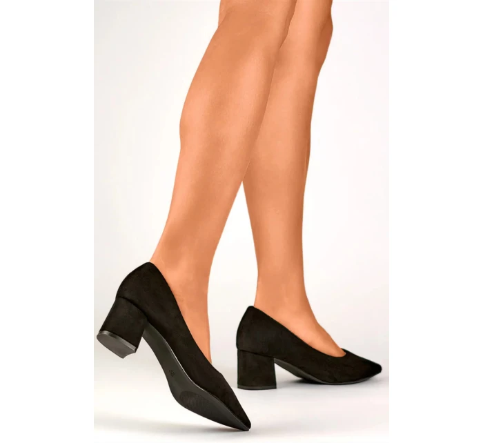 Dámské lodičky na podpatku / Černá model 21083111 - Inello