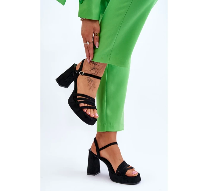 Sandále na podpätku model 179122 Vykročte štýlovo Sandále na podpätku model 179122 Vykročte štýlovo