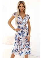 model 21081626 MATILDE Dámské šaty s výstřihem a krátkými rukávy béžové a modré květy - numoco