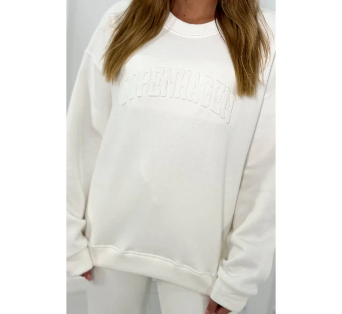 Izolovaná souprava model 18922101 ecru - K-Fashion Izolovaná souprava model 18922101 ecru - K-Fashion