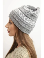 Dámska zimná čiapka so vzorom a vlnou K425 sivá Dámska zimná čiapka so vzorom a vlnou K425 sivá