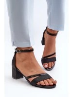 Dámské sandály na nízkém podpatku černé model 21658188 - VINCEZA Dámské sandály na nízkém podpatku černé model 21658188 - VINCEZA