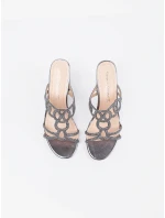 Stylové dámské nazouváky stříbrné na širokém podpatku Stylové dámské nazouváky stříbrné na širokém podpatku