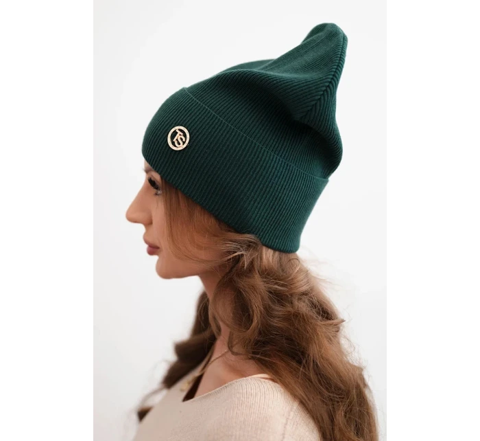 Dámska pruhovaná čiapka z modalu a viskózy s ozdobným gombíkom tmavozelená Dámska pruhovaná čiapka z modalu a viskózy s ozdobným gombíkom tmavozelená