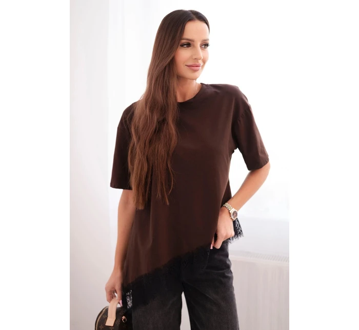 Dámska asymetrická bavlnená blúzka s čipkovanou spodnou časťou hnedá
