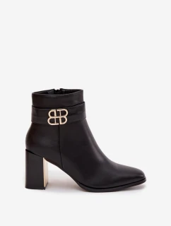 Dámske členkové topánky s opaskom a zlatými detailmi Galinne - čierne