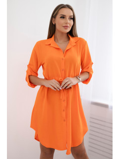 Šaty so zapínaním na gombíky a viazaním v páse v oranžovej farbe