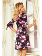 Černé květované dámské trapézové šaty s rozšířenými rukávy model 7273635 - numoco Černé květované dámské trapézové šaty s rozšířenými rukávy model 7273635 - numoco