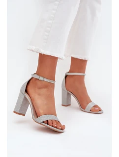 Sandále na podpätku model 215641 Vykročte štýlovo