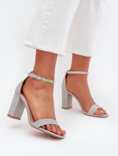 Sandále na podpätku model 215641 Vykročte štýlovo