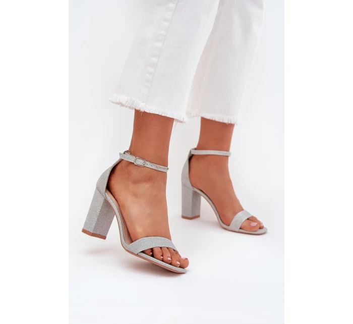 Sandále na podpätku model 215641 Vykročte štýlovo Sandále na podpätku model 215641 Vykročte štýlovo