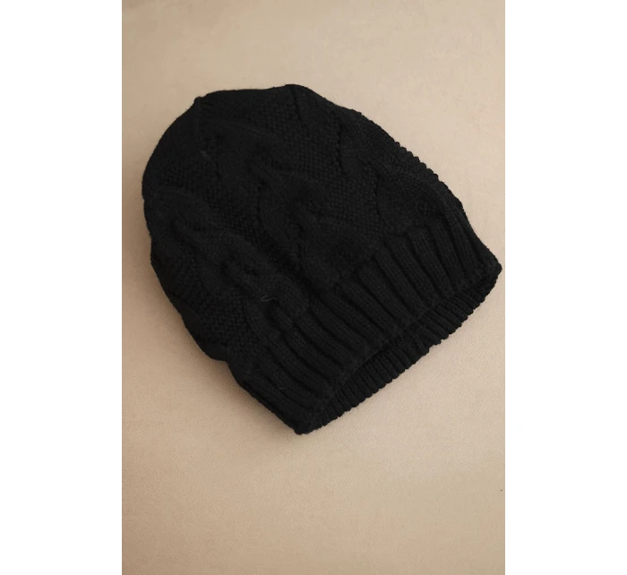 Dámska zimná čiapka s vlnou a štrukturálnou pleteninou K432 čierna Dámska zimná čiapka s vlnou a štrukturálnou pleteninou K432 čierna