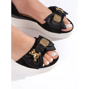 Designové černé dámské sandály na klínku Designové černé dámské sandály na klínku