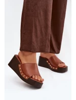 Dámské nazouváky na platformě se zlatými přezkami camel model 21918866 - Boto Dámské nazouváky na platformě se zlatými přezkami camel model 21918866 - Boto