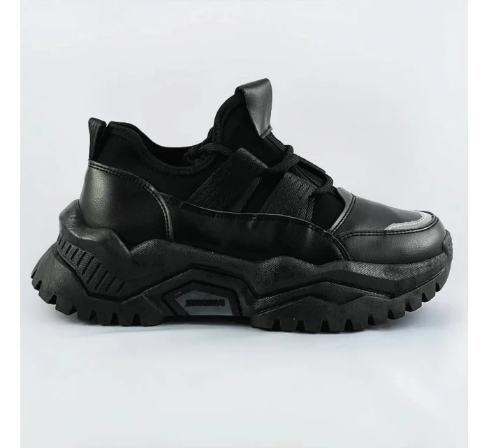 Černé šněrovací sneakersy na platformě model 17182428 Černé šněrovací sneakersy na platformě model 17182428