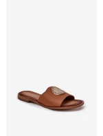 model 21686332 Kožené Pantofle Na Plochém Podpatku S Dekorací Camel - Zazoo