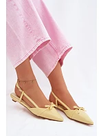 Dámské sandály z umělé kůže na nízkém podpatku model 22107051 - Boto Dámské sandály z umělé kůže na nízkém podpatku model 22107051 - Boto