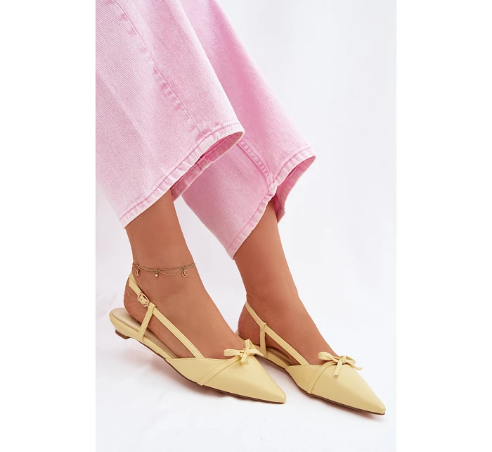 Dámské sandály z umělé kůže na nízkém podpatku model 22107051 - Boto Dámské sandály z umělé kůže na nízkém podpatku model 22107051 - Boto