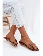Kožené dámské pantofle s ozdobou model 22185423 Cappuccino - Zazoo