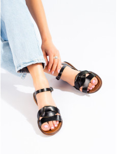 Zaujímavé čierne sandále dámske bez podpätku