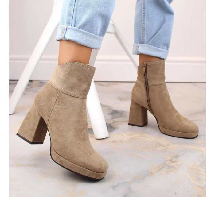 Dámske zateplené semišové čižmy na podpätku W SAN24B béžové - M.Daszynski Dámske zateplené semišové čižmy na podpätku W SAN24B béžové - M.Daszynski