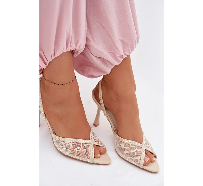 Dámské sandály na podpatku s krajkou a ozdobami Béžové model 22103152 - Boto