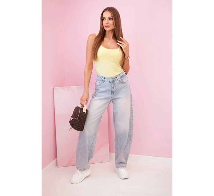 Dámska blúzka na ramienka s výstrihom svetložltá