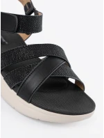 Praktické čierne sandále na platforme pre ženy Praktické čierne sandále na platforme pre ženy