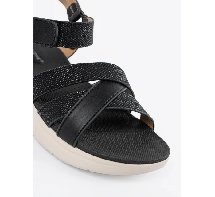 Praktické čierne sandále na platforme pre ženy Praktické čierne sandále na platforme pre ženy