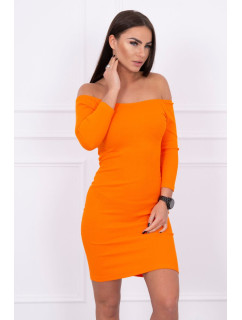 Pruhované vypasované šaty v oranžovej farbe