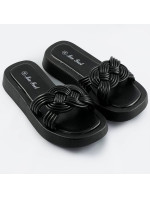 Černé dámské pantofle s podrážkou model 17356932 - Mix Feel