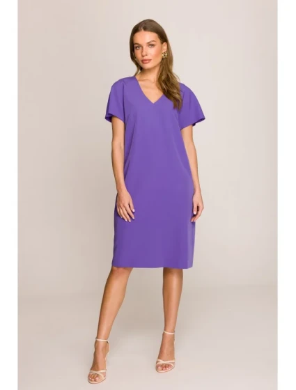 model 20966026 Šaty uvolněného střihu s výstřihem do V fialové - STYLOVE