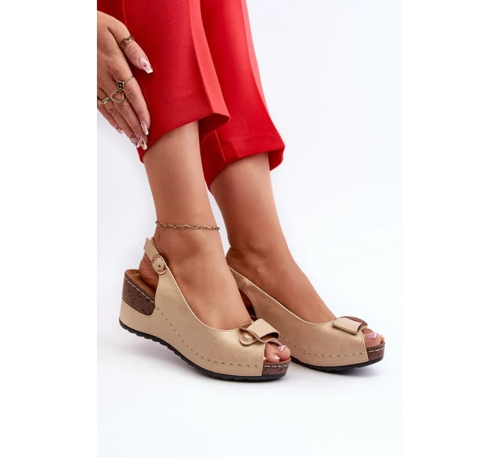 Model topánok na podpätku 197171 Krok v štýle Model topánok na podpätku 197171 Krok v štýle