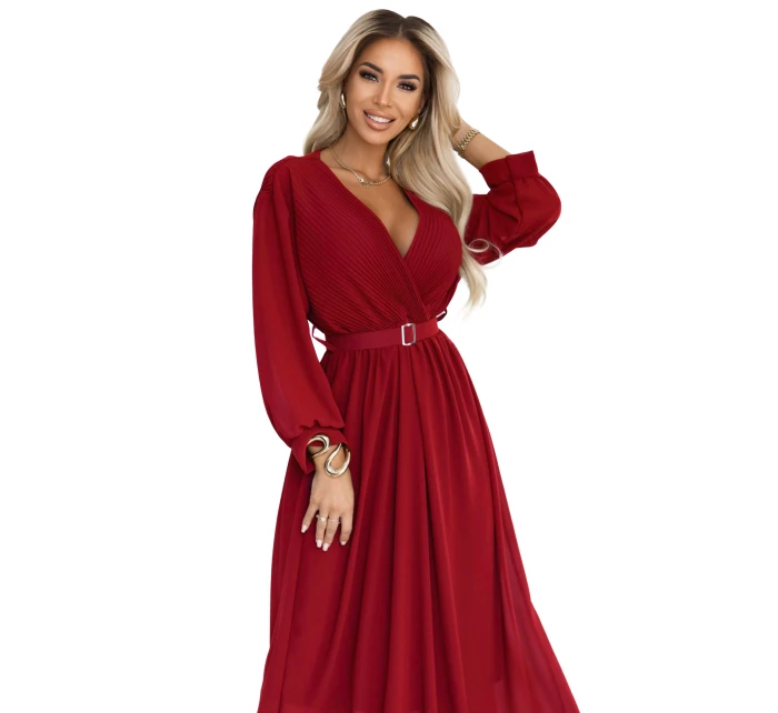 model 21729082 Elegantní plisované maxi šaty s páskem a obálkovým výstřihem vínové - numoco basic