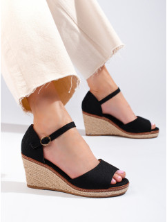 Pekné dámske sandále čierne na kline