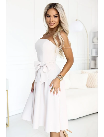 – elegantní midi šaty ve stylu bez ramínek s mašlí – světle béžové model 22393727 - numoco – elegantní midi šaty ve stylu bez ramínek s mašlí – světle béžové model 22393727 - numoco