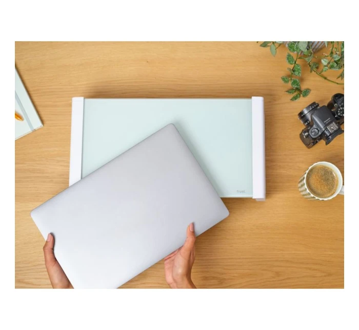 SKLENENÝ STOJAN NA MONITOR TRUST MONTA BIELY (25351)